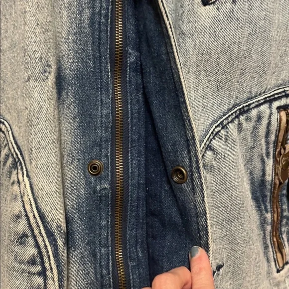 Vintage stone washed Light Blue Denim Jacket - Picture 3 of 10